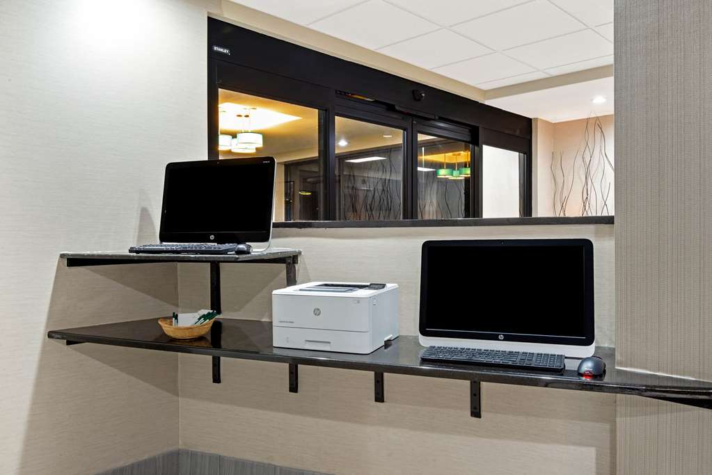 La Quinta Inn & Suites by Wyndham New Cumberland Harrisburg - photo 38