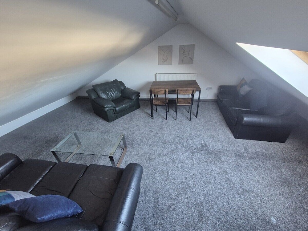 City Centre 6 bed Swansea Getaway in Swansea, United Kingdom