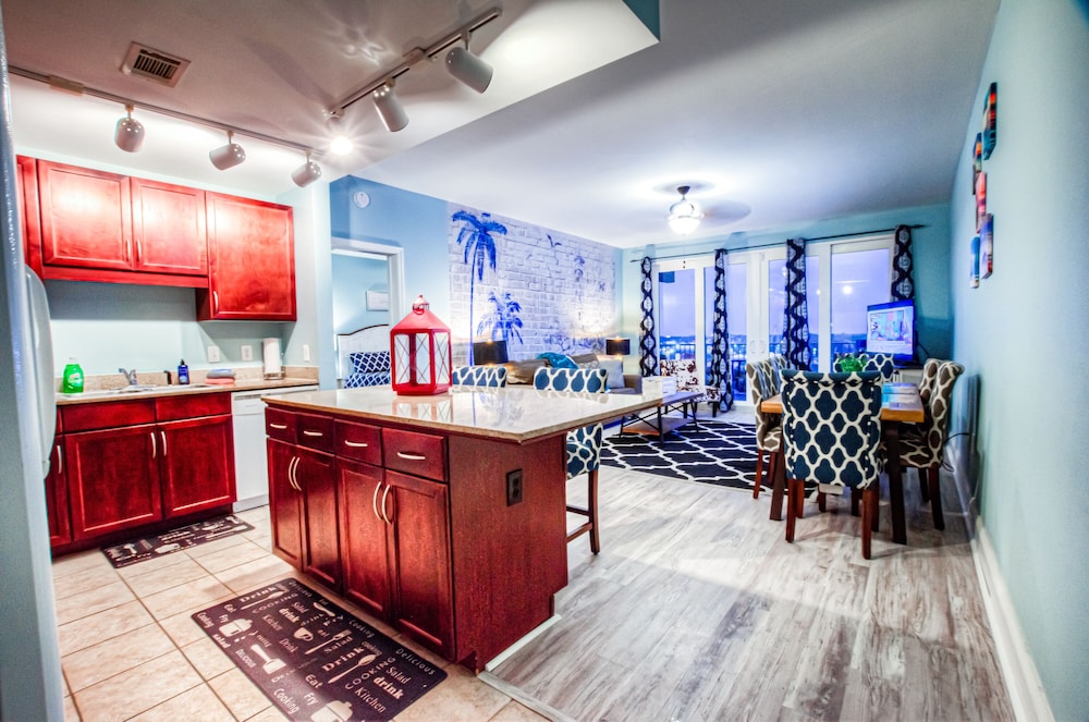 Laketown Wharf Resort by Aneliya's Rentals - photo 419