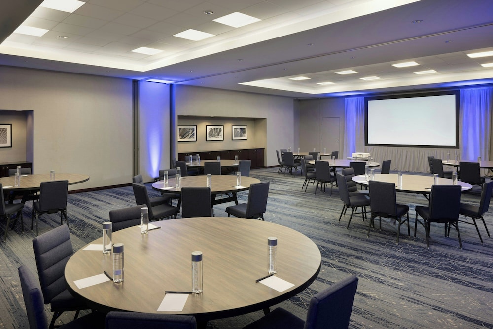 Courtyard by Marriott Chicago Magnificent Mile - photo 75