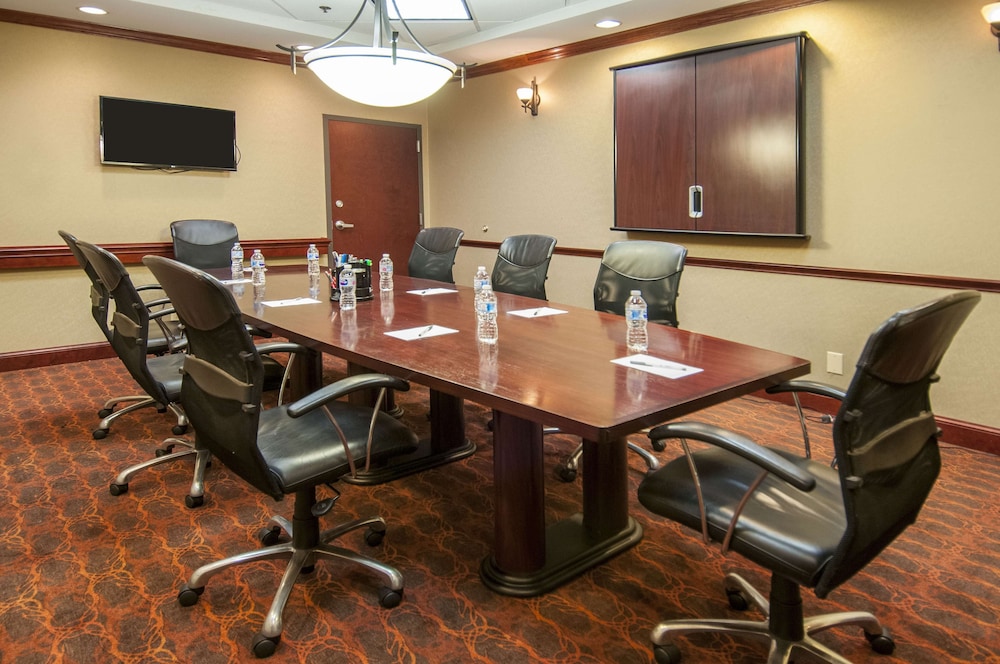 Hampton Inn & Suites Waxahachie - photo 34