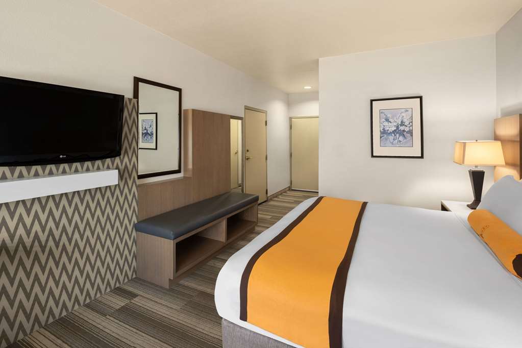 Hotel Marguerite Anaheim Garden Grove Trademark Collection by Wyndham - photo 32