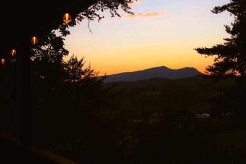 Bluff Mountain View - carbon neutral hotel in Pigeon Forge