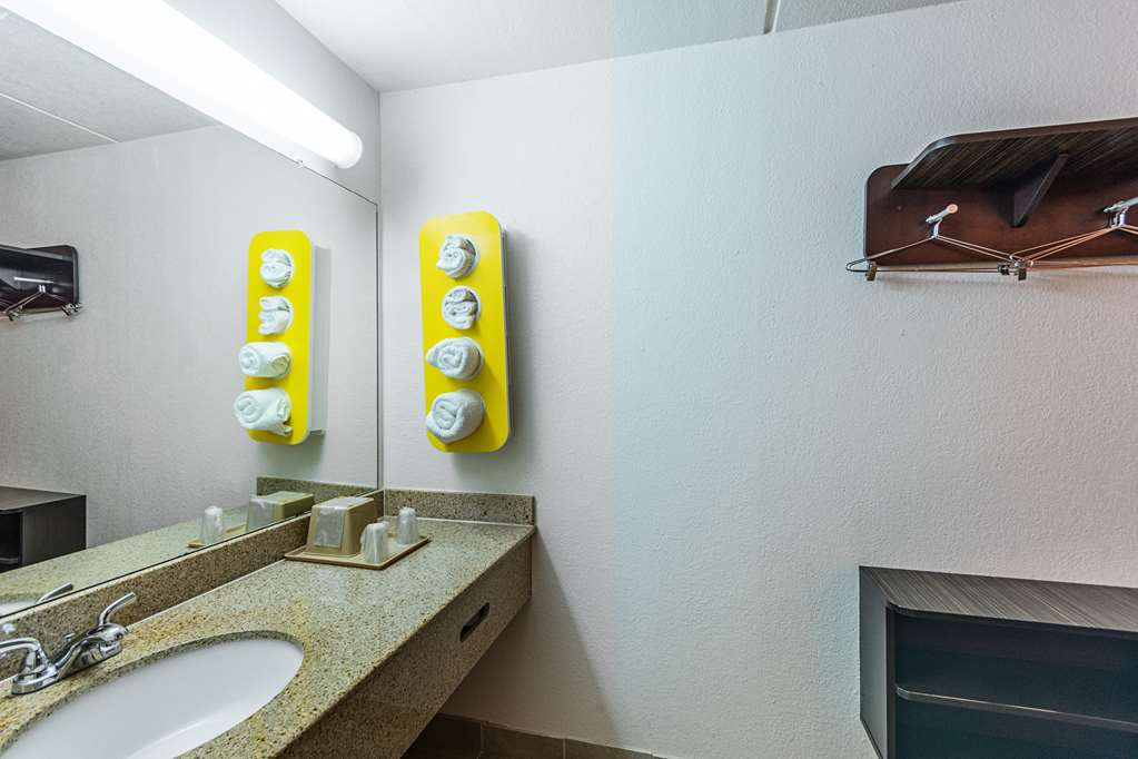 Motel 6 Cleveland TX - photo 19