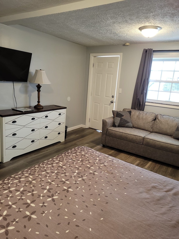 Turnpike Motel - photo 23