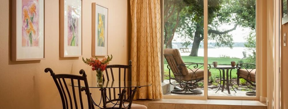 Inn on Lake Granbury a Boutique Hotel - photo 10