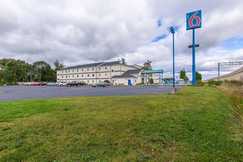 Motel 6 Baraboo WI Lake Delton - photo 2
