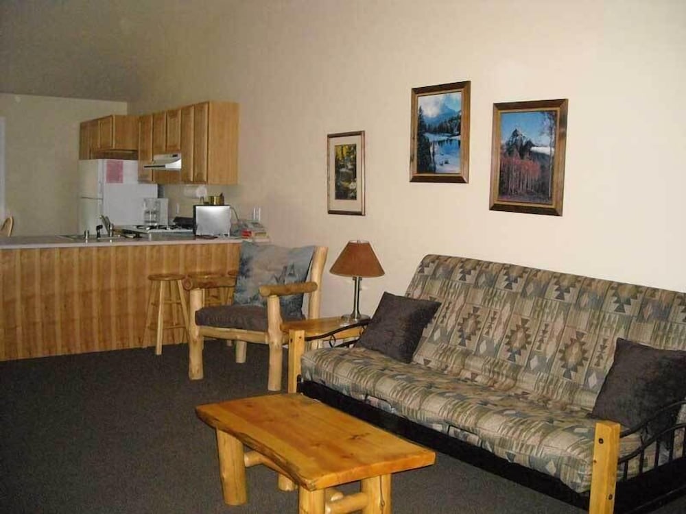 Mountain Landing Suites & RV Park - photo 4
