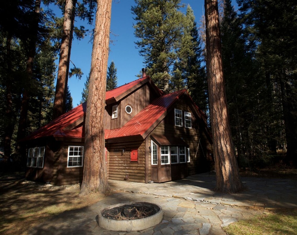 Rocky Shore Escape by Casago McCall Donerightmanagement in Mccall, United States