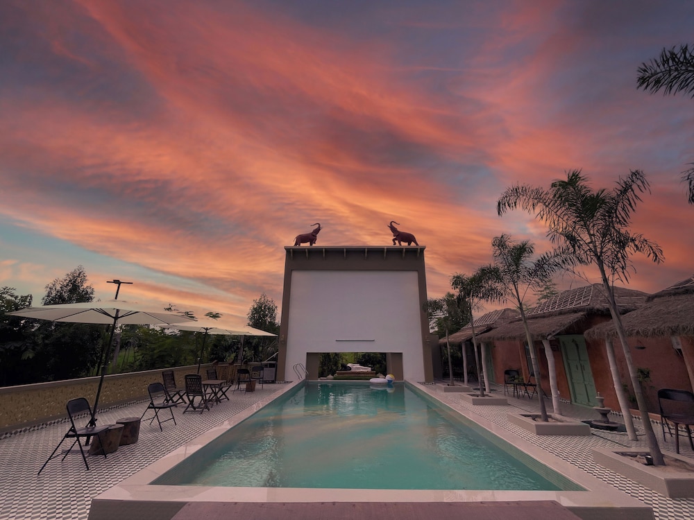 Gulmohar eco village resort pet-friendly hotel Naraini