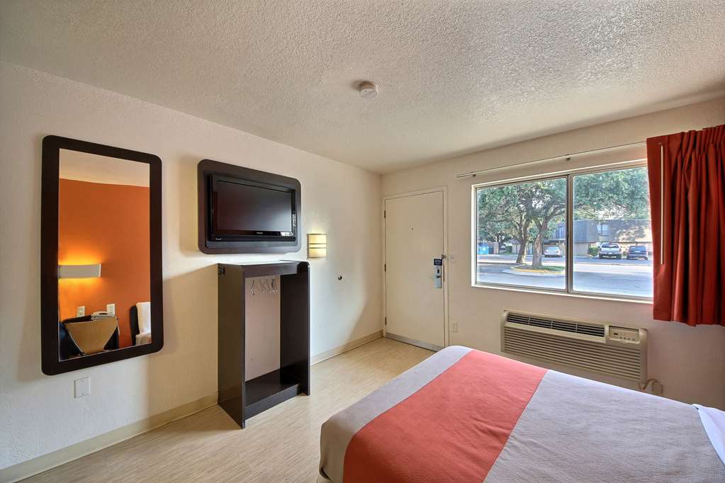 Motel 6 San Marcos TX - photo 17