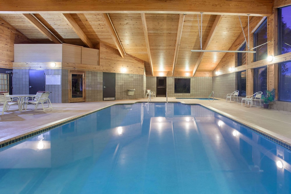AmericInn by Wyndham White Bear Lake St. Paul — hotel in White Bear Lake