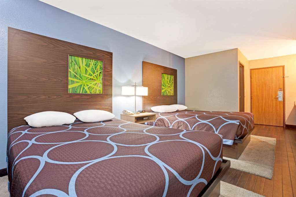 Super 8 by Wyndham Louisville Airport - photo 10