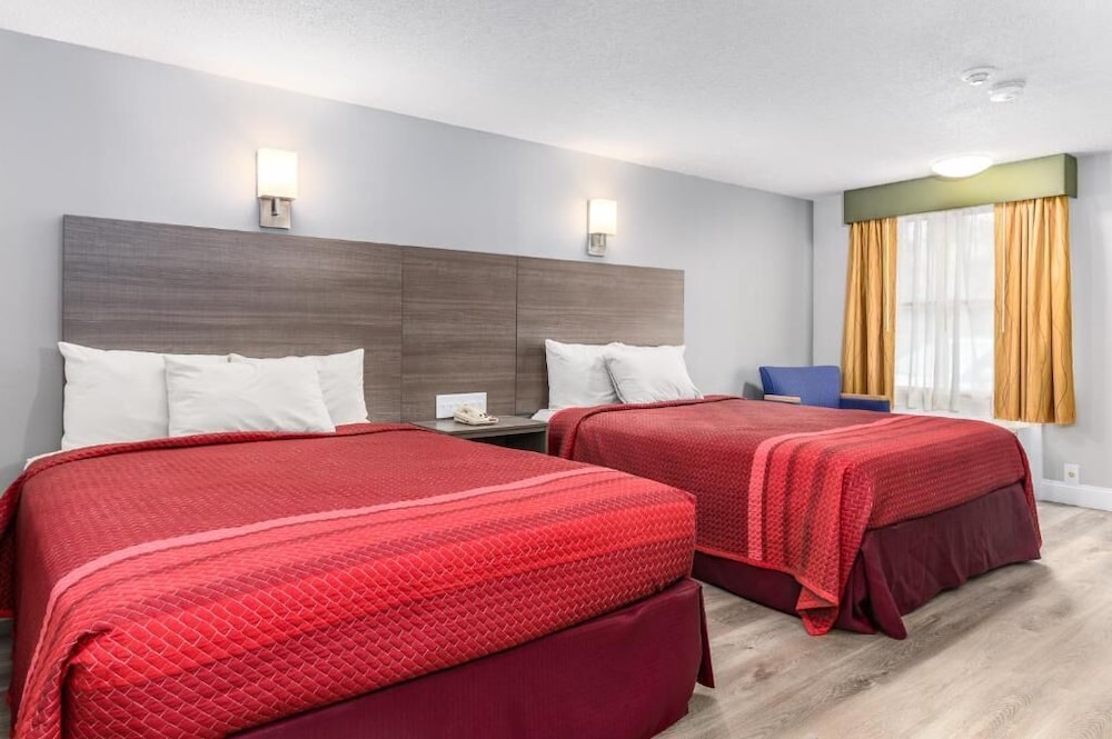 Captains Quarters Motel & Conference Center - photo 10