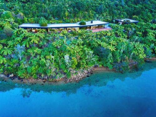 Waterfall Bay Glass House — 4-Star Luxury Hotel in Picton, New Zealand