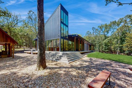 Onyx & Cedar Lakehouse — 4-Star Luxury Hotel in Garfield, United States