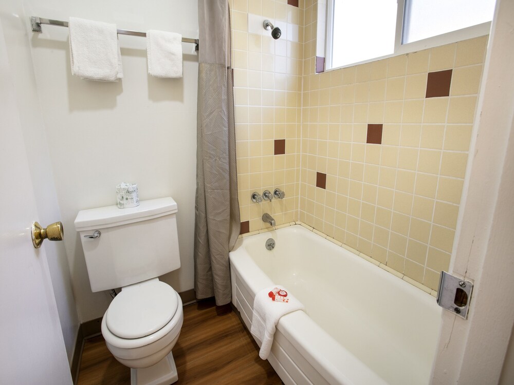 OYO Hotel Kalama - photo 17