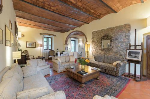 La Ginestra di Valerio Chianti villa with large Pool & Wifi — 4-Star Luxury Hotel in Barberino Val D'elsa, Italy