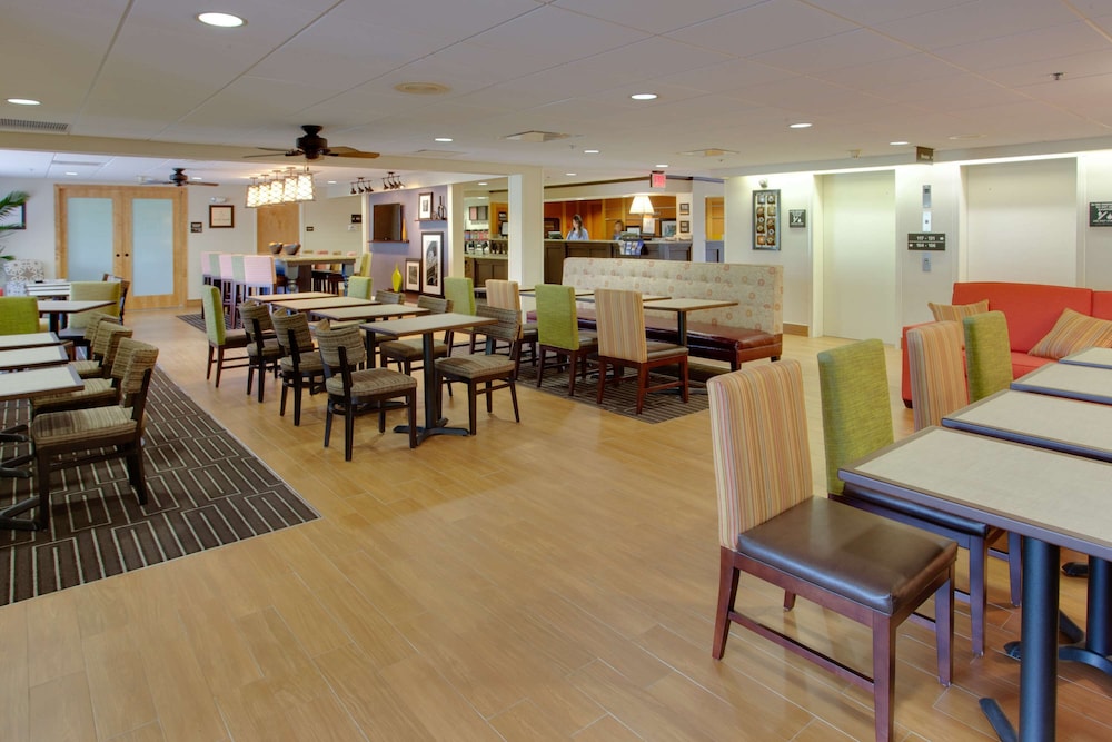 Hampton Inn Pittsburgh Airport - photo 4