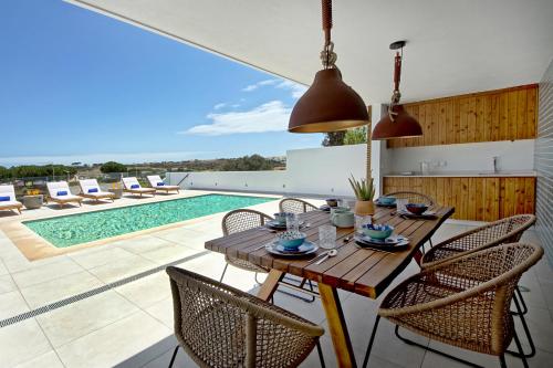 Villa Ocean Marina Panoramic and heatable Pool by DreamvillasAlbufeira — 4-Star Luxury Hotel in Albufeira, Portugal