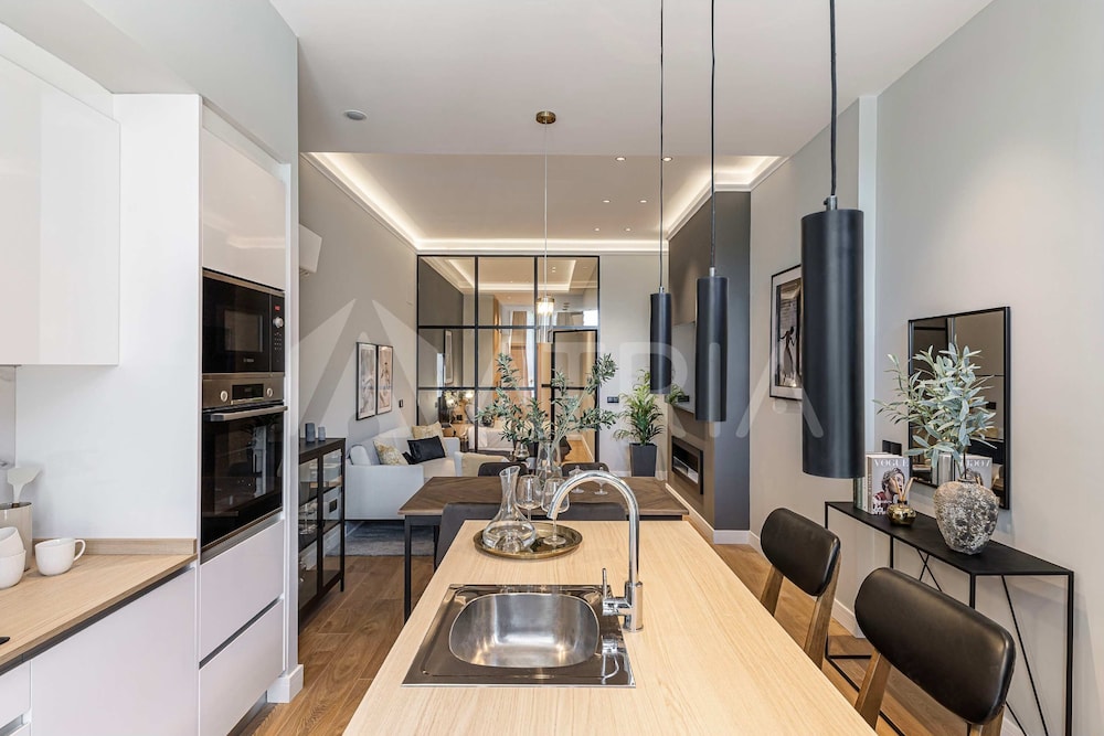 Flat 5 10m Walk to Bernabeu Real Madrid Stadium Madrid hotel