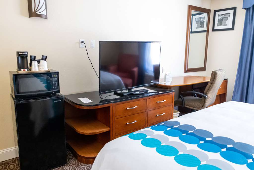 Days Inn By Wyndham College Park Atlanta Airport South - photo 16