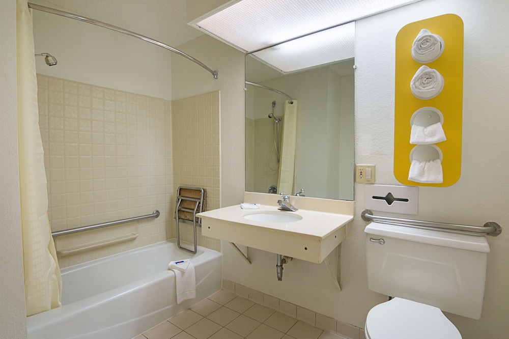 Motel 6 Newnan GA - photo 21