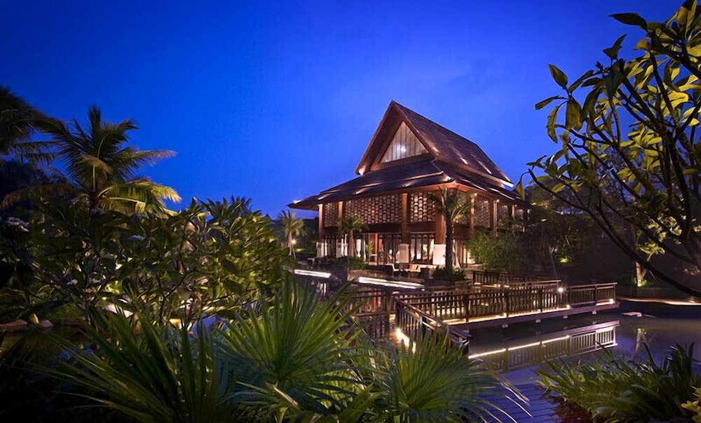 Shixishu Jianguo Yalong Bay Resort Hotel — 4-Star Luxury Hotel in Sanya, People's Republic of China