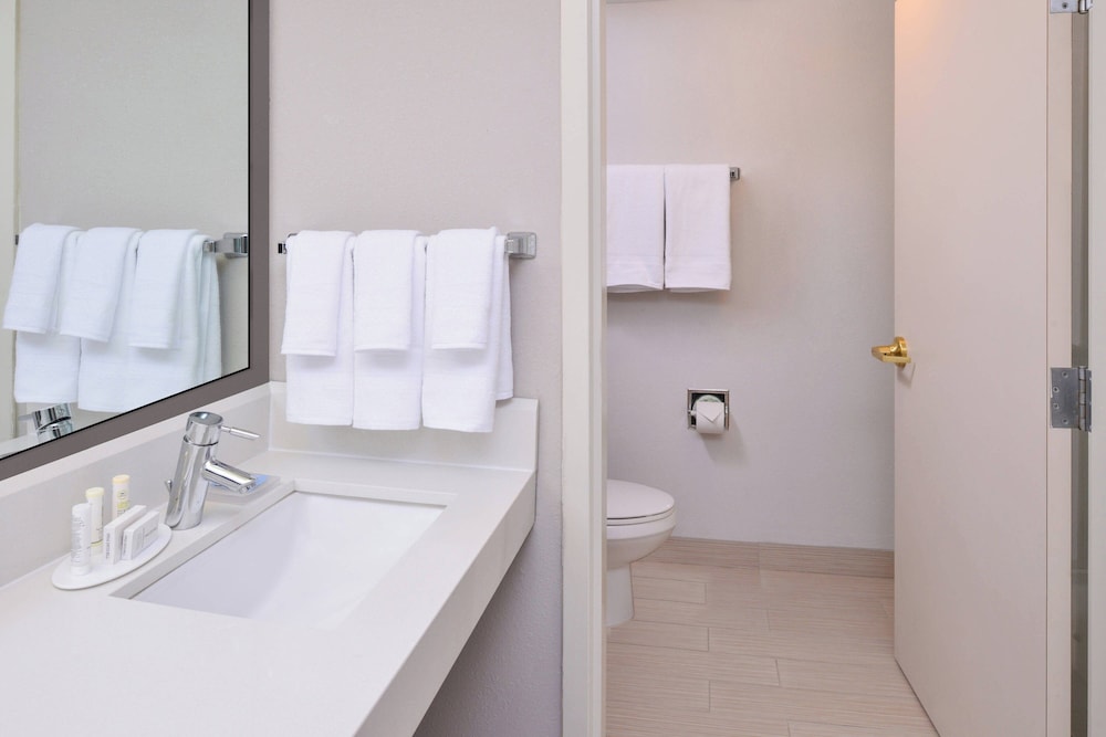 Country Inn & Suites by Radisson Brown Deer Milwaukee North - photo 17