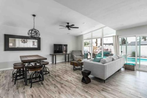 Walk to Old Town FREE Heated Pool w Waterfall in Scottsdale, United States