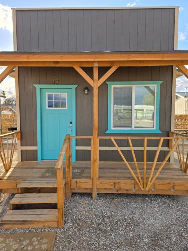 Tiny Cabin #20 American Trails — 4-Star Luxury Hotel in Quartzsite, United States