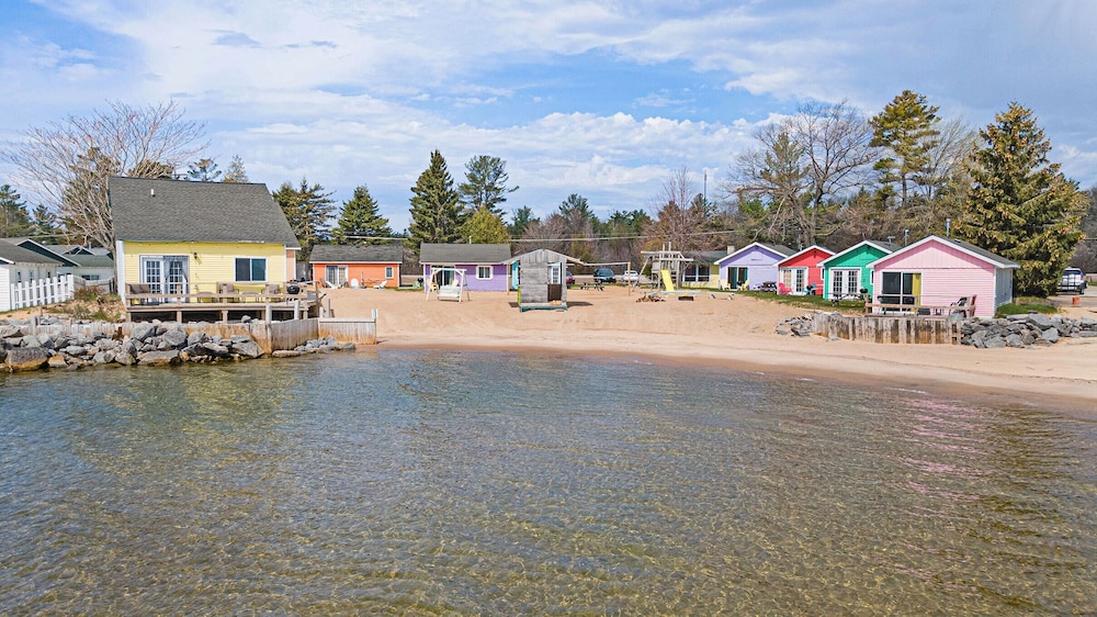 Aloha Beach Club Resort — hotel in East Tawas