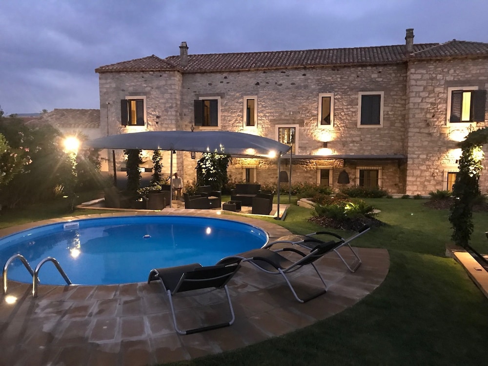 Borgo Antico XIX sec - carbon neutral hotel in Gesturi