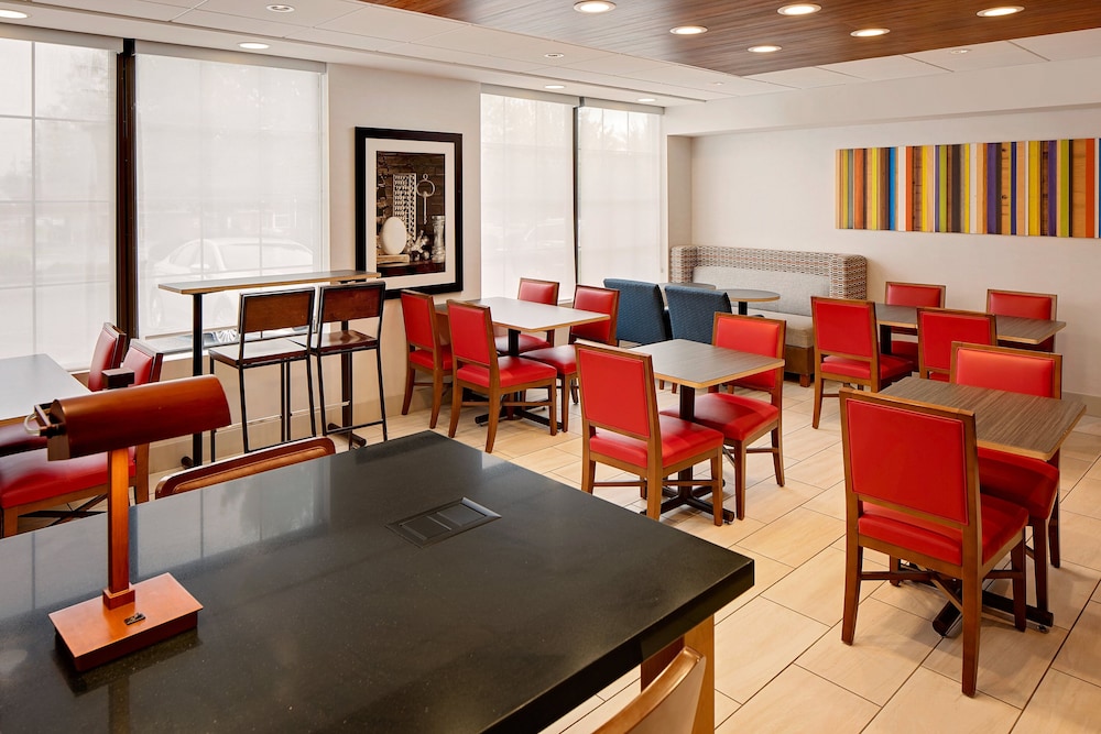 Holiday Inn Express Harrisburg East by IHG - photo 32
