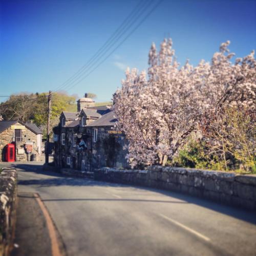 Victoria Inn - carbon neutral hotel in Llanbedr