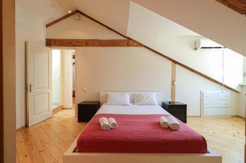 Bright 3BR Apartment in Old Tbilisi by Wehost