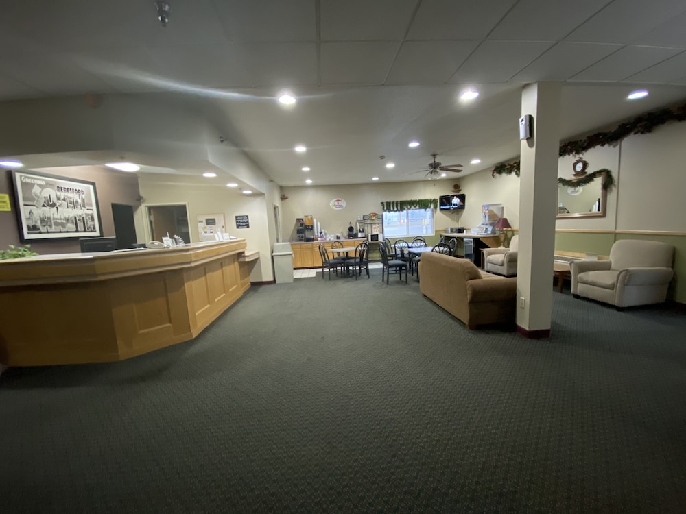 Super 8 by Wyndham Beresford - photo 4