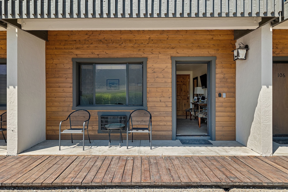 Elk Refuge Inn - photo 59