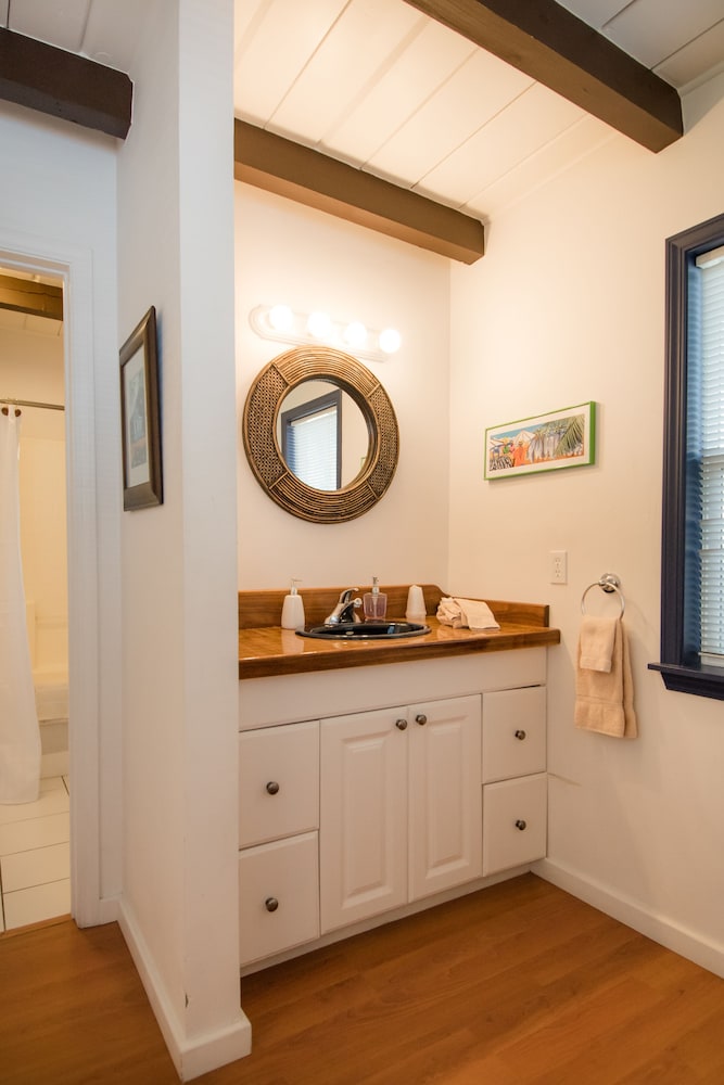 The Islander Inn - photo 4