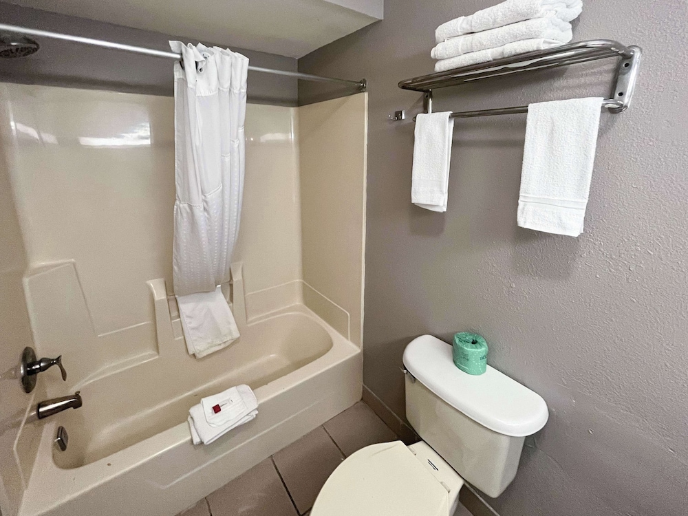 Studio 6 Elkhart IN Kitchenette Rooms - photo 18