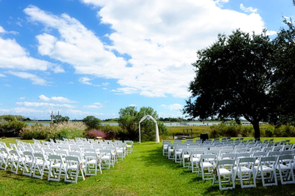 B And B At Mallard Bay 11267384 — Hampstead