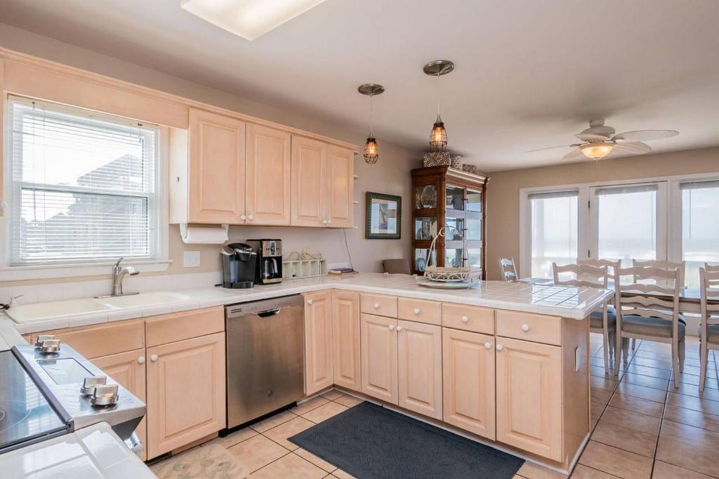 Sweet Retreat by Oak Island Accommodations - photo 10