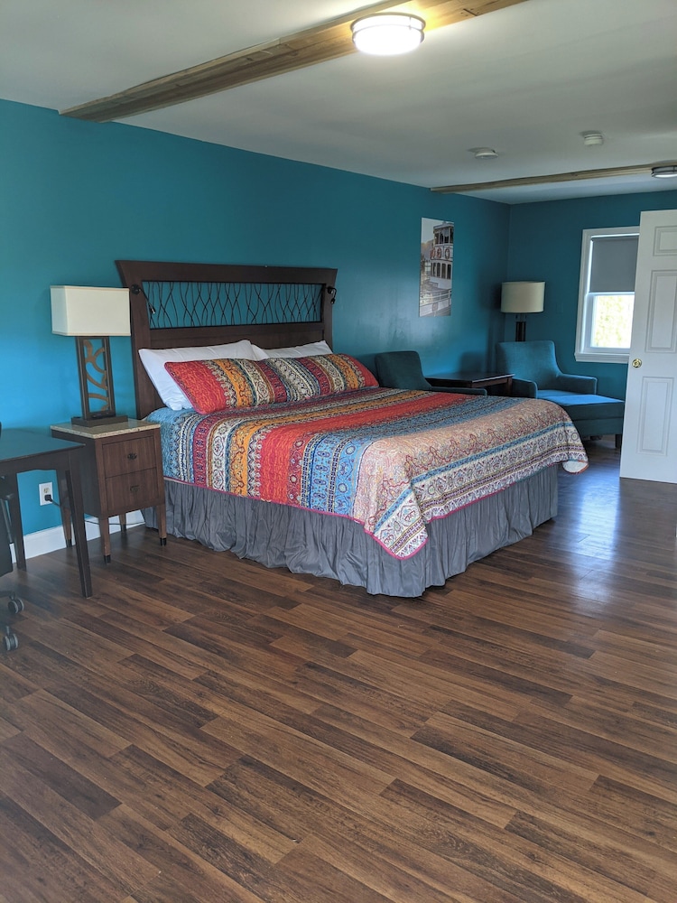 Riverboat Inn and Suites - photo 5