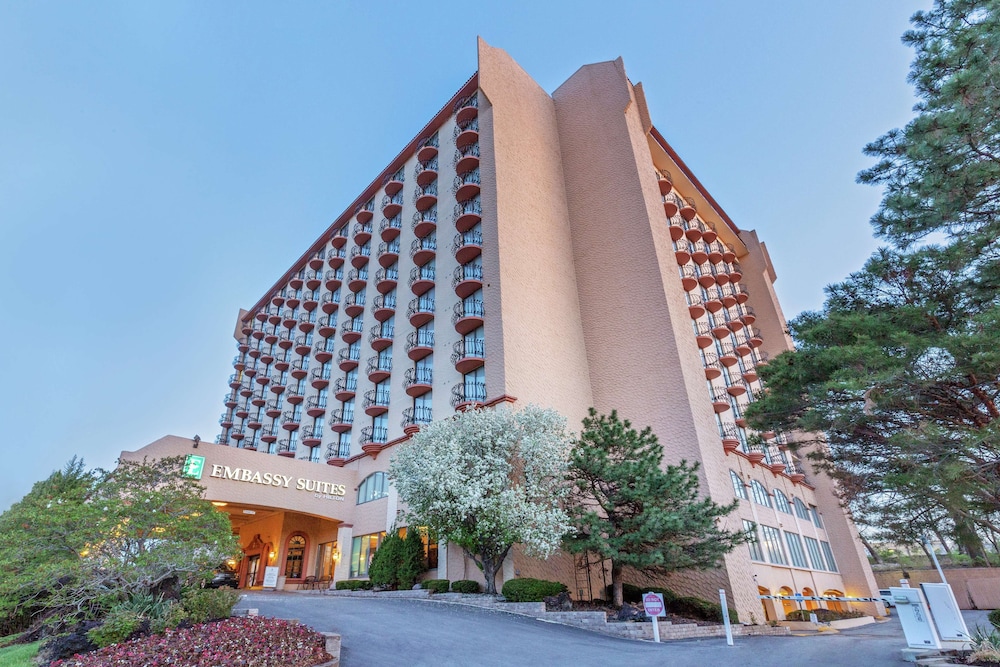 Embassy Suites by Hilton Kansas City Plaza - featured photo