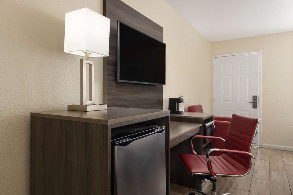 Ramada by Wyndham Kingman - photo 22