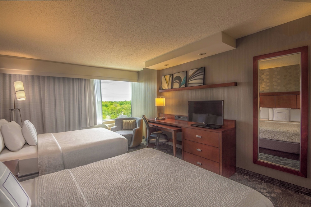 Courtyard by Marriott Bethesda Chevy Chase - photo 10