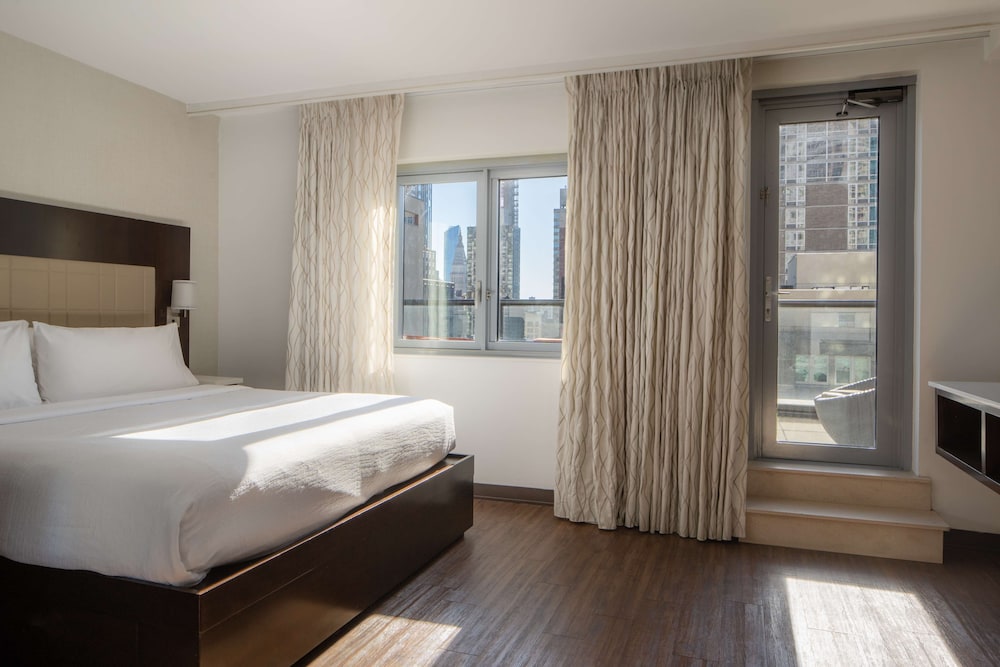Embassy Suites by Hilton New York Manhattan Times Square - photo 40