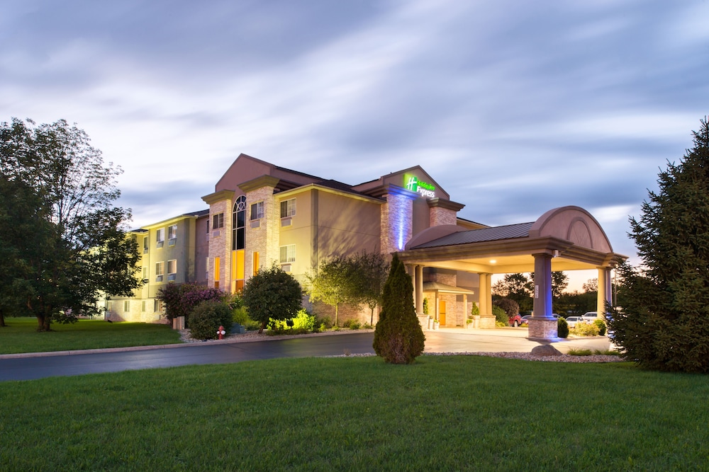 Holiday Inn Express & Suites Bucyrus by IHG - photo 48