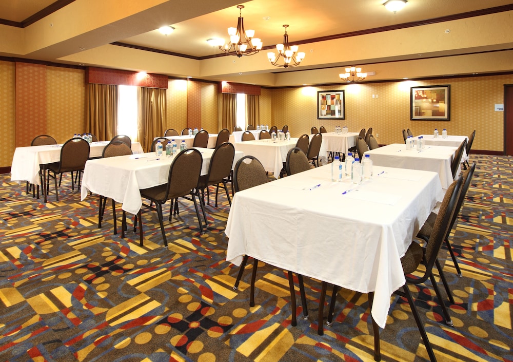 Holiday Inn Express Suites Van Buren Ft Smith Area by IHG - photo 71