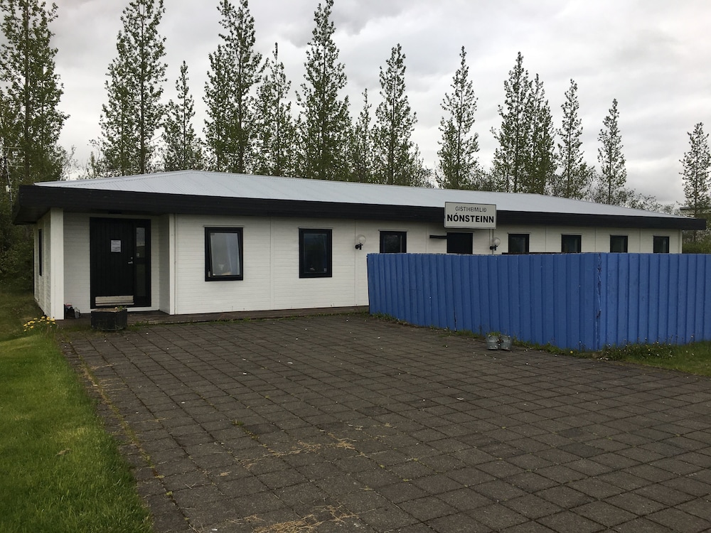 Nónsteinn Guesthouse